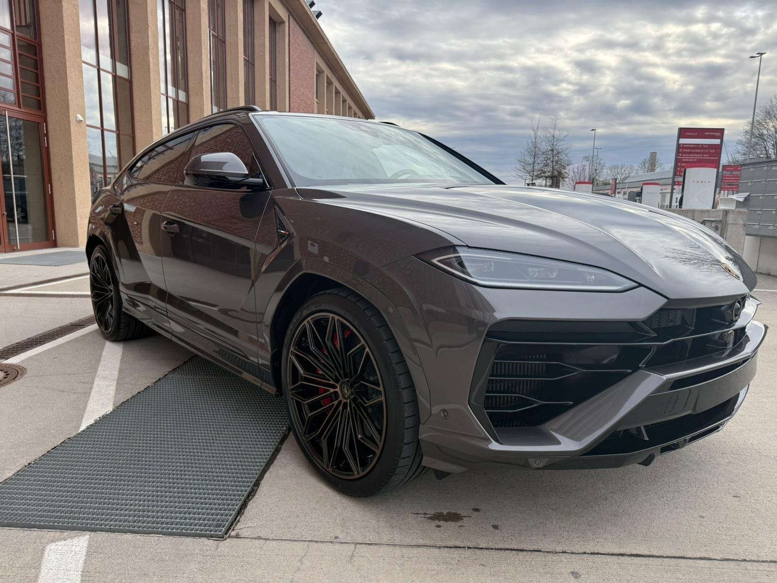 Lamborghini Urus SE — photo 4